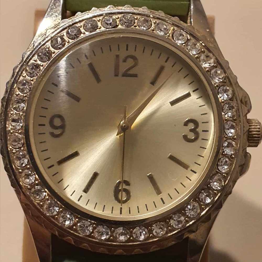 🦋10/$20🦋 Goldtone/Green Rhinestone Silicone Women's Watch